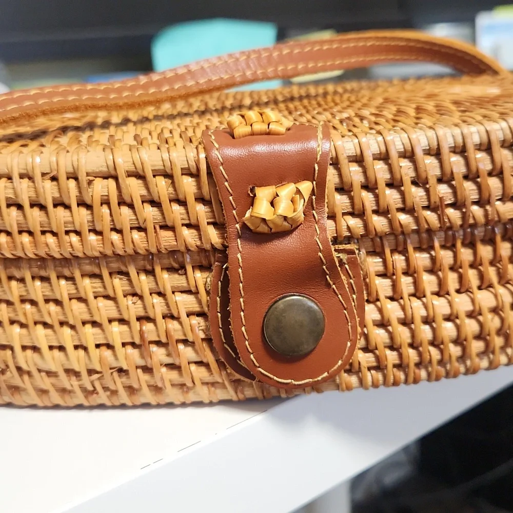 Oval - Picture 3 of 7